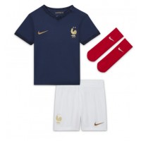 Billiga Frankrike Karim Benzema #19 Barnkläder Hemma fotbollskläder till baby VM 2022 Kortärmad (+ Korta byxor)